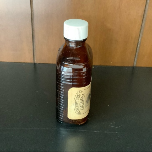 Vintage Dr. I. E. Scripture Co. Amber-colored medicine bottle - Picture 4 of 5